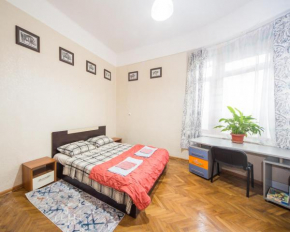 Summer Square - 2 bedrooms Retro Flat with great location, 1st fl